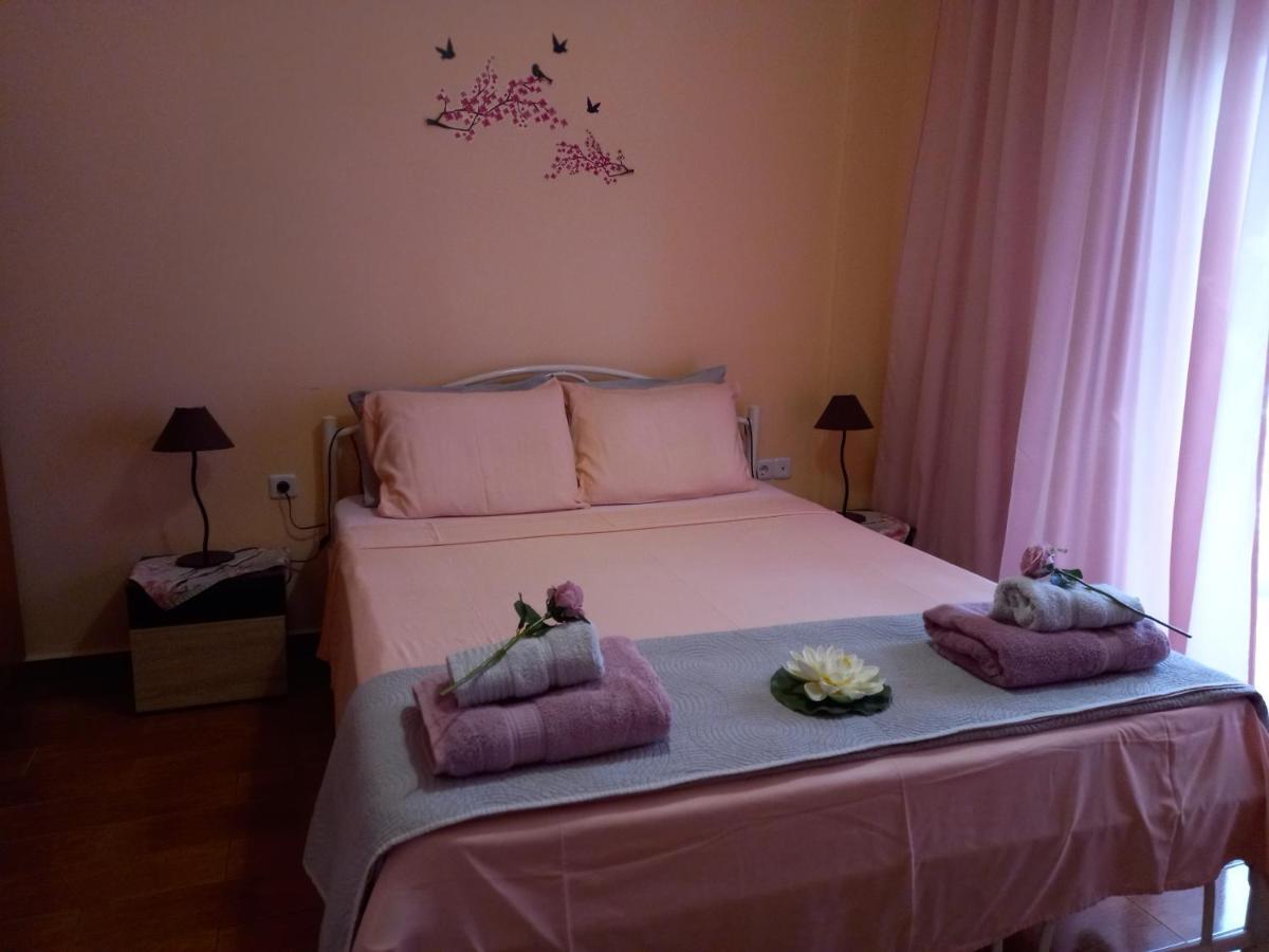 Peramos Apartments Néa Péramos Esterno foto