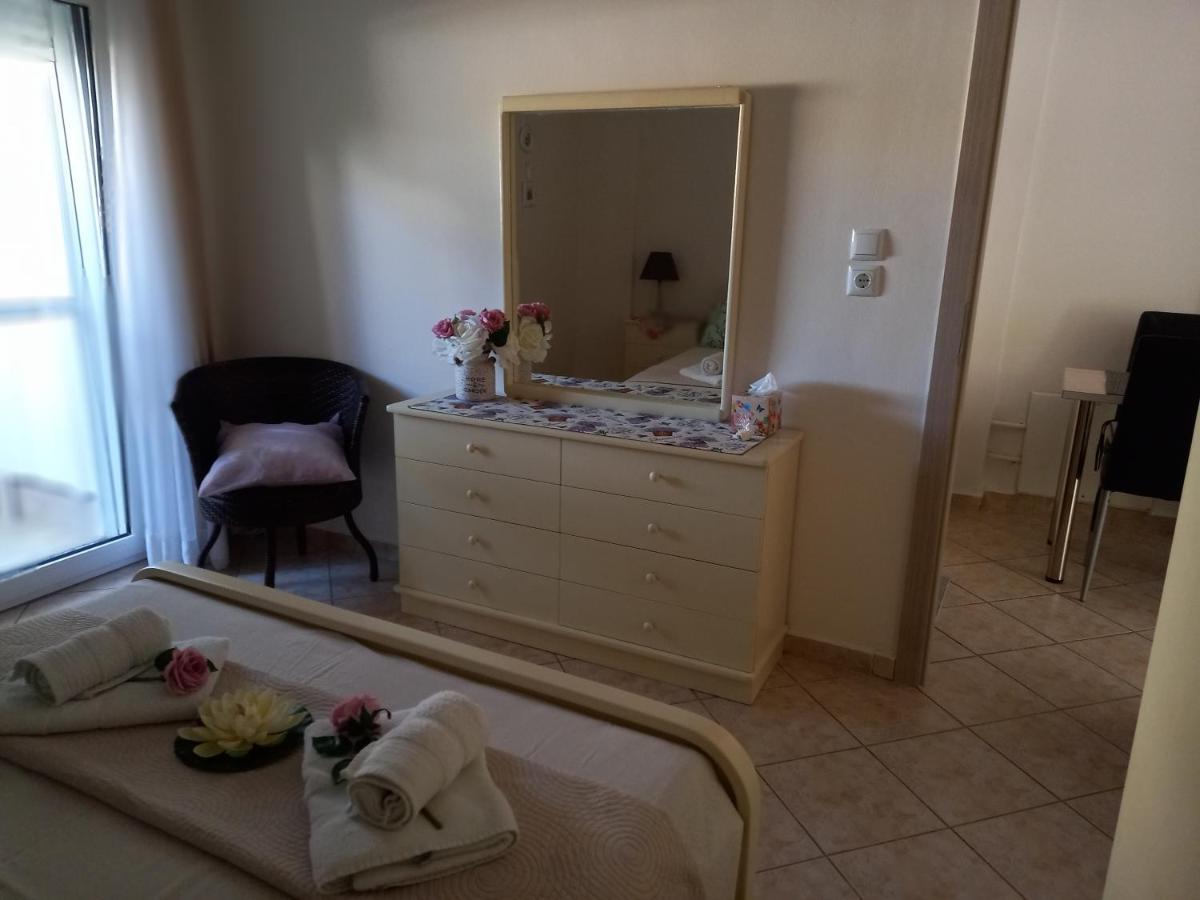 Peramos Apartments Néa Péramos Esterno foto